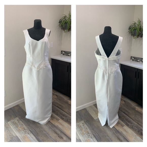 🚫SOLD🚫Wedding Sleeveless Beaded Column Silhouette Sample BridalGown Sz 16 - Picture 1 of 8